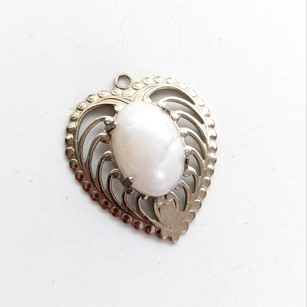 Vintage Estate Silver Tone Filigree Open Faux Stone Cabochon Heart Pendant
